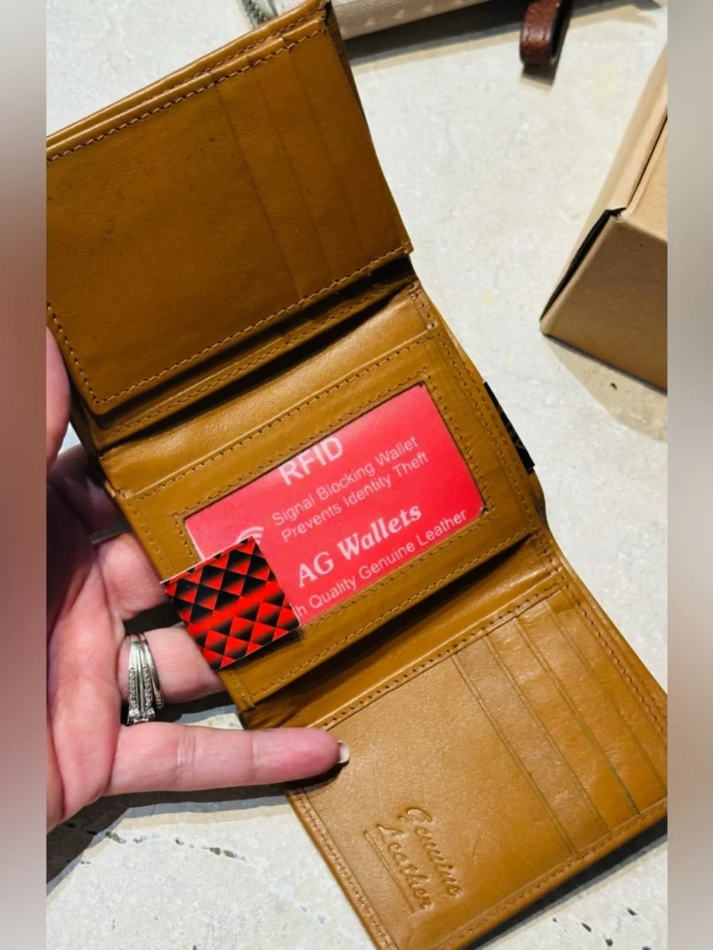 AG Wallets Men's Genuine Leather Wallet - RFID Protection